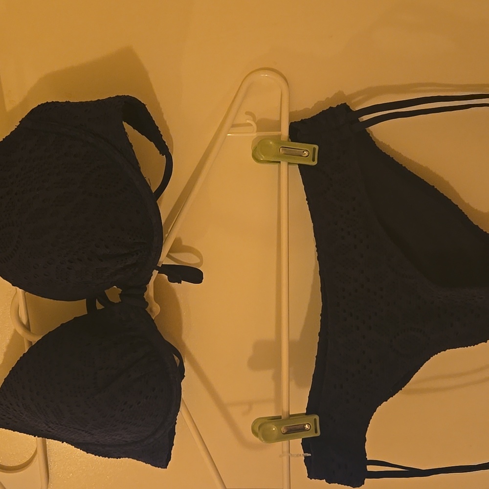 Bikini - Picture 2 of 6
